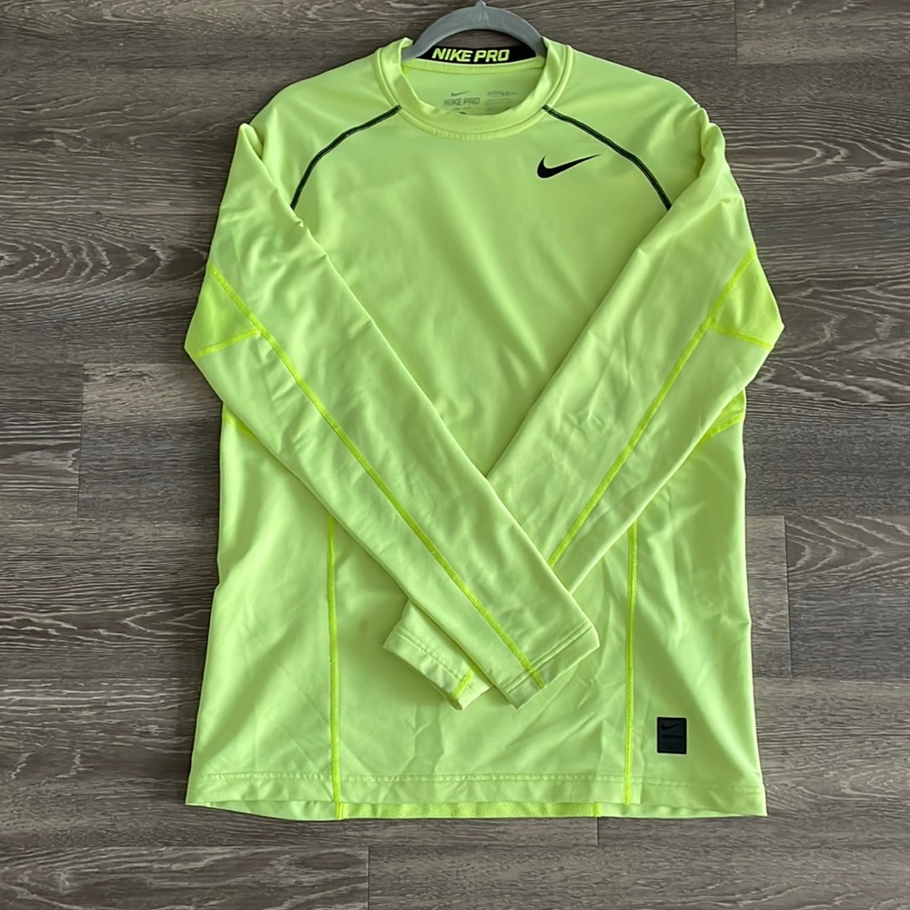 NIKE DRI-FIT Long Sleeve